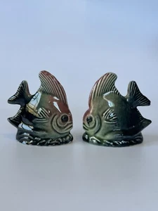 Darbyshire Pottery Red & Blue Fish Salt & Pepper Shakers Pair, Australian Vtg - Picture 1 of 15