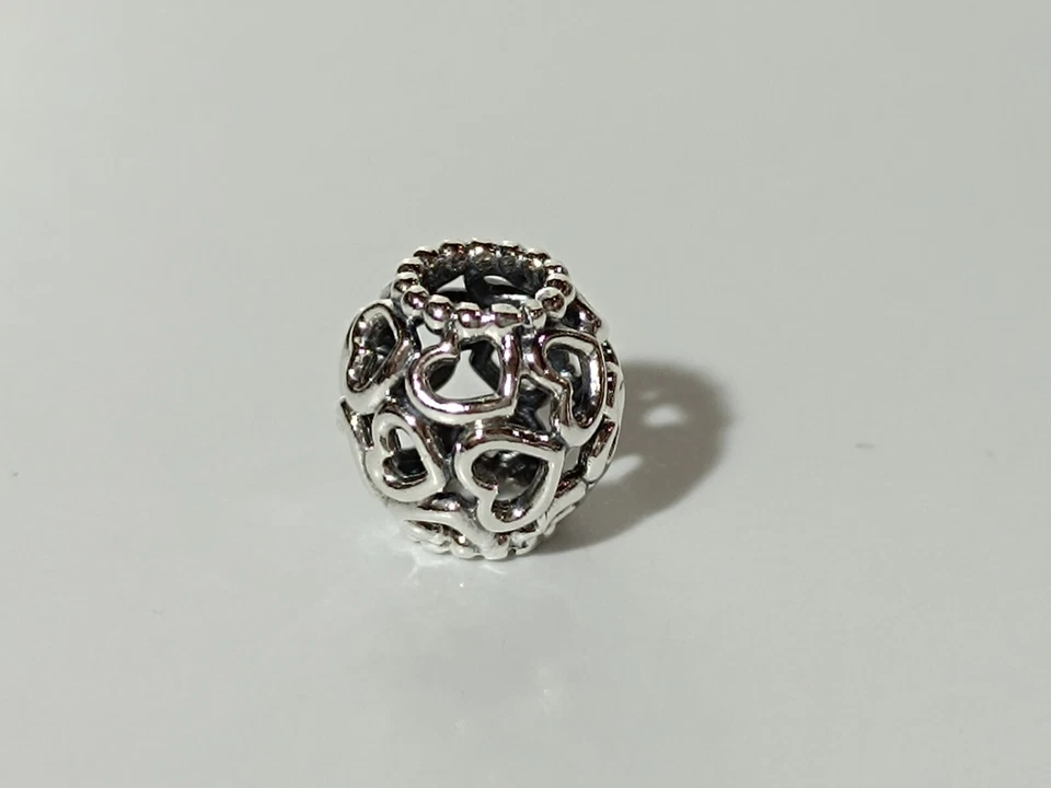 Pandora All Over-Herzen Charm Silber (790964) - Bild 1 von 4