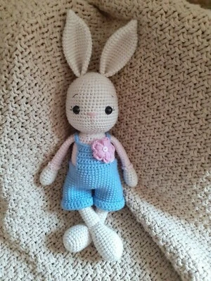 Amigurumi Hase gehäkelt Häkeltiere Handarbeit Handmade Spielzeug Geschenk - Bild 1 von 4