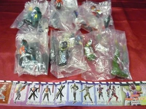 Gashapon Capsule Giocattolo Kamen Rider Film Figurine Set di 6 Bandai - Foto 1 di 2