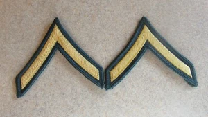 Vestido del Ejército de EE. UU. VERDE Uniforme Privado Clase E-2 Rayas Parche Perfecto Estado Usado - Imagen 1 de 1