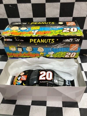Tony Stewart Home Depot/Peanuts 2002 escala 1:24 coleccionables de acción #103072 Foto 1 de 4