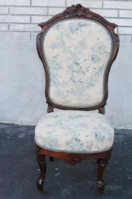 Preciosa silla de dormitorio victoriana americana rococó maciza de palisandro, tapicería nueva Foto 1 de 4