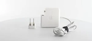 Genuine Apple A1021 100-240v 65W AC-Adapter for iBook/PowerBook G4 (M8943LL/A) - Picture 1 of 3