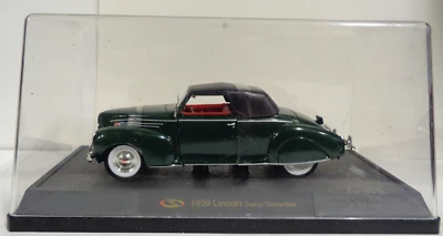 Signature Models #32333 1/32 Scale 1939 Lincoln Zephyr Convertible Green W Case - Image 1 of 4
