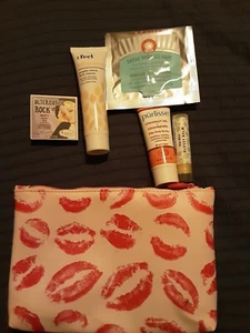 Borsa trucco labbra rosa Ipsy con 5 campioni da viaggio, ombretto, lozioni, pad maschera - Foto 1 di 5