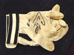 CARLOS LEE Game Used/ Signed HR.#3 2003 Batting Glove -JSA Authenticated #K23827 - Picture 1 of 12