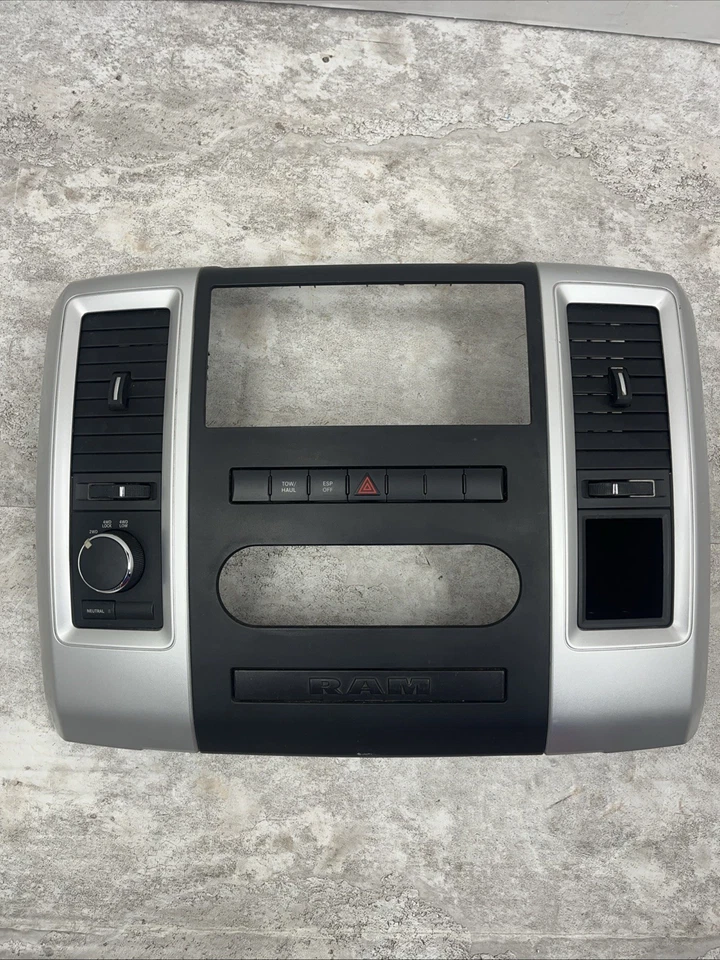 Dodge Ram 1500 2009-2012 tablero central embellecedor radio bisel plateado OEM Foto 1 de 4