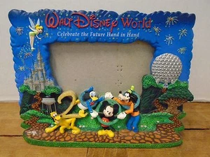 Walt Disney World Bilderrahmen 3D Celebrate Future Hand Donald Mickey Goofy  - Bild 1 von 3