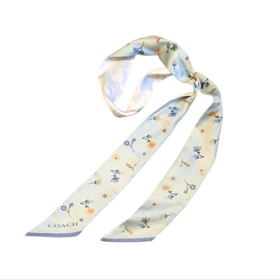 Женский светло-голубой шелковый галстук-шарф Coach с цветочным рисунком OS - Изображение 1 из 4