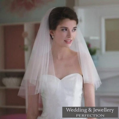 Velo de novia blanco marfil 2t de tul con peine borde corte codo nivel satinado Foto 1 de 4