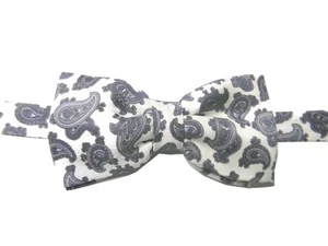Papillon uomo bianco disegni paisley grigi cerimonia elegante seta made in Italy - Foto 1 di 2
