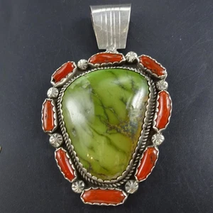 ENORME Colgante/Pin Vintage NAVAJO Plata Esterlina VERDE TURQUESA Y ROJO CORAL MEDIANO - Imagen 1 de 10