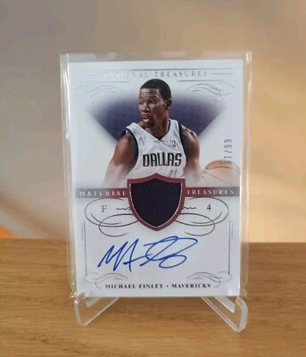Camiseta 2013-14 National Treasures Michael Finley Material Treasures autografada #61/99 - Imagem 1 de 2