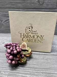 Figurina Harmony Kingdom Lord Byron’s Harmony Garden Grapes Fig 1999 scatola ritirata - Foto 1 di 8