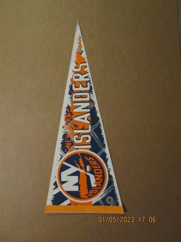 NHL New York Islanders Vintage 1990's Edition #3 Team Logo Hockey Pennant Cover
