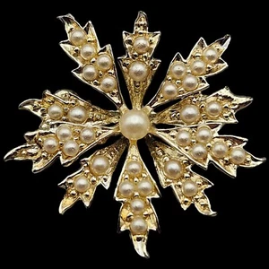 Broche Starburst de flores ornamentadas vintage racimos de perlas de imitación tono dorado prendedor Estate - Imagen 1 de 6