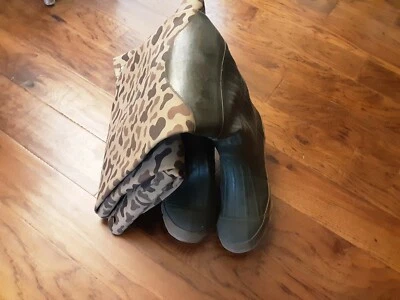 VINTAGE HODGMAN WADEWELL CHEST Waders Size 14R Camo Boots - Image 1 of 4