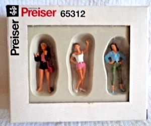 PREISER 40 mm - 3 figurines femmes debout - réf .: 65312 en boite d'origine - Imagen 1 de 1