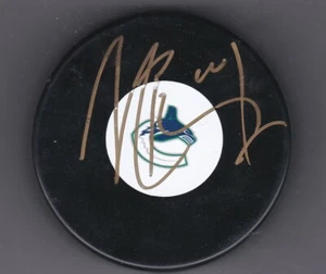 Alexandre Burrows autographed Vancouver Canucks puck - Bild 1 von 1