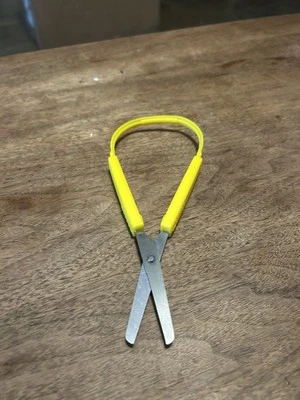 Tijeras adaptadas para terapia Foto 1 de 2