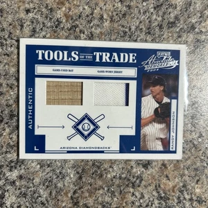 Playoff Absolute Memorabilia 2004 materiales combinados azules/250 Randy Johnson Salón de la fama - Imagen 1 de 2