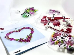 LEGO Iconic: Heart Ornament (40638) - Picture 1 of 5