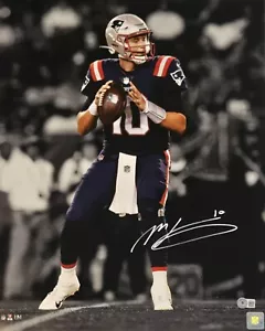 Mac Jones Signed Auto New England Patriots 16x20 Spotlight Photo Beckett Witness - Picture 1 of 1