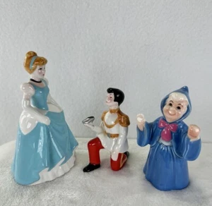 Estatuillas de porcelana pintadas a mano de colección de Cenicienta y Príncipe Madrina encantadoras de los años 80 - Imagen 1 de 24