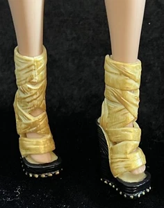 Barbie Doll Fashion Accessory Shoes Boots-Fits Barbie-Gold Boots - Picture 1 of 3