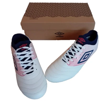 Umbro Herren Tocco IV 1.0 FG Fussballschuhe Gr.44 Neu - Bild 1 von 3