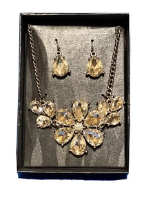 NIB Covington NecklacE & Pierced Earrings SilverTone w Big Rhinestones SEARS - Picture 1 of 11