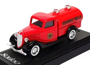 Solido 1/43 Scale 4434 - Ford V8 Fire Tanker Truck Beverly Hills - Red - Picture 1 of 5