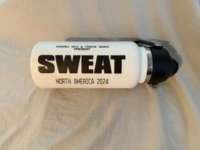 Charli XCX y Troye Sivan Sweat Tour 32 oz Hydro Flask blanco Foto 1 de 4