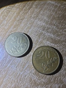 Two 20 Drachma 1998 Greek Coins - Picture 1 of 2