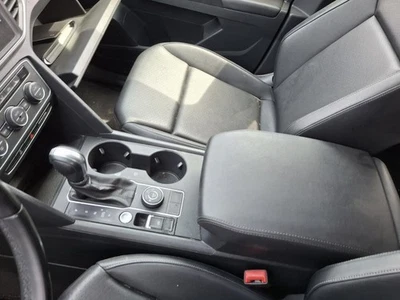 Consola SOLO REPOSABRAZOS 1 puerto USB compatible con ATLAS 3470032 18-19 Foto 1 de 4