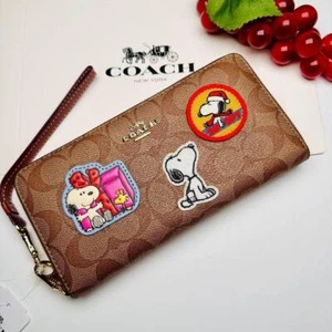 NEW COACH x Snoopy CF218 Round long wallet with strap - Picture 1 of 4