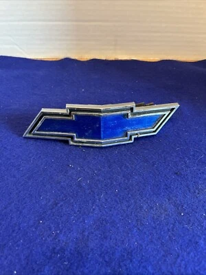 Chevrolet Impala Caprice 1969 emblema de parrilla Foto 1 de 4