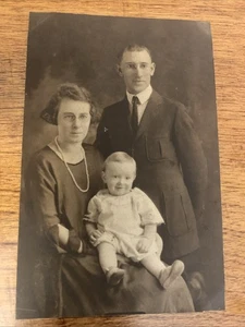 Foto de familia joven original vintage de 4”x6” - Imagen 1 de 1