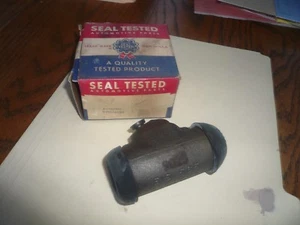 Sello de cilindro de rueda de freno Jeep probado P/N 1-922821 nuevo de lote antiguo - Imagen 1 de 2