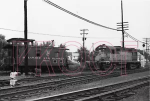 Delaware & Hudson (D&H) Caboose 35940 with Diesel Engine 5012 - 8x10 Photo - Picture 1 of 1