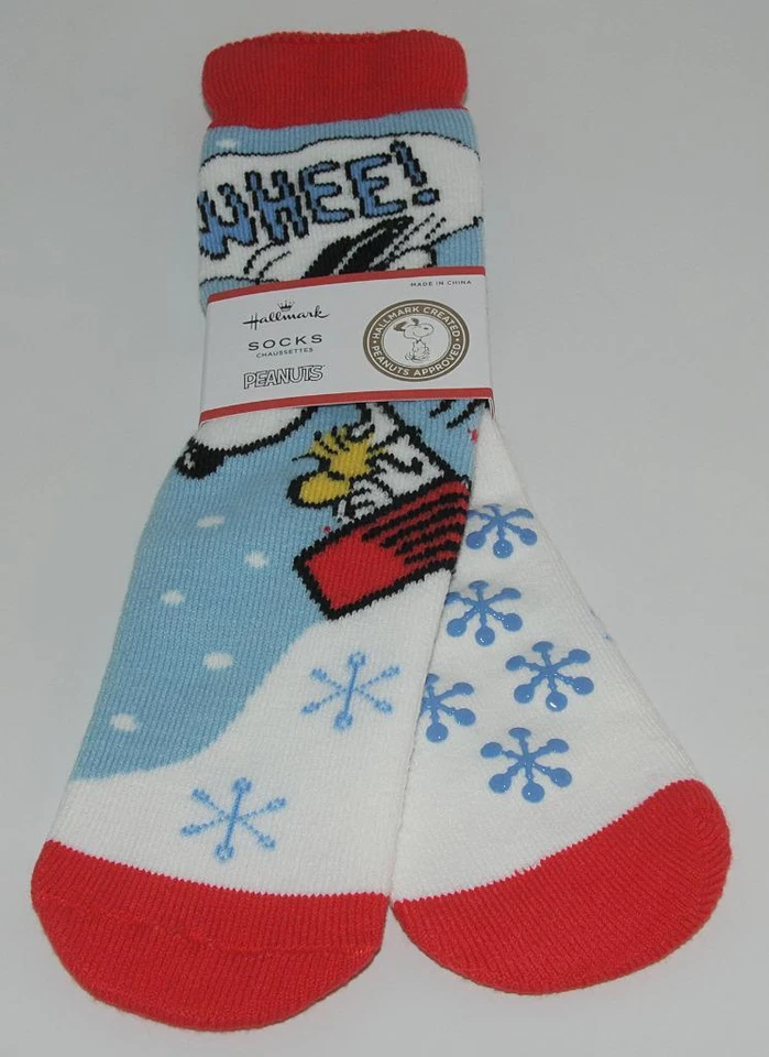 Peanuts / Snoopy - Winter Scene Slipper Socks with No Slip Snowflake Tread -