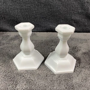 Milk Glass Candlestick Holders Set Of 2 Tiara Style 3” VTG White Skinny Tapers - Bild 1 von 5