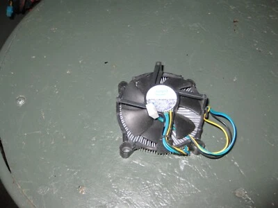 INTEL HEATSINK & FAN MODEL # E33681-001 12V 0.20A  4 PIN - Image 1 of 2