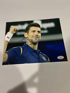 Foto firmada por Novak Djokovic 8x10 leyenda del tenis certificado de autenticidad JSA IP autografiada a - Imagen 1 de 5