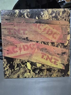 AC/DC TNT RARE 1977 AUSTRALIAN ALBERTS  LABEL ALBUM 2ND PRESSING - image 1 of 4