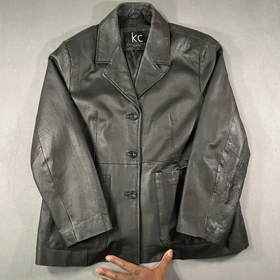 Abrigo plisado de invierno con botones de cuero negro colección KC para mujer talla L de colección Foto 1 de 4