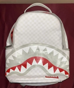 Sprayground Sharks In Paris Schachbrett Rucksack Mean & Clean weiß kaputter Reißverschluss - Bild 1 von 24