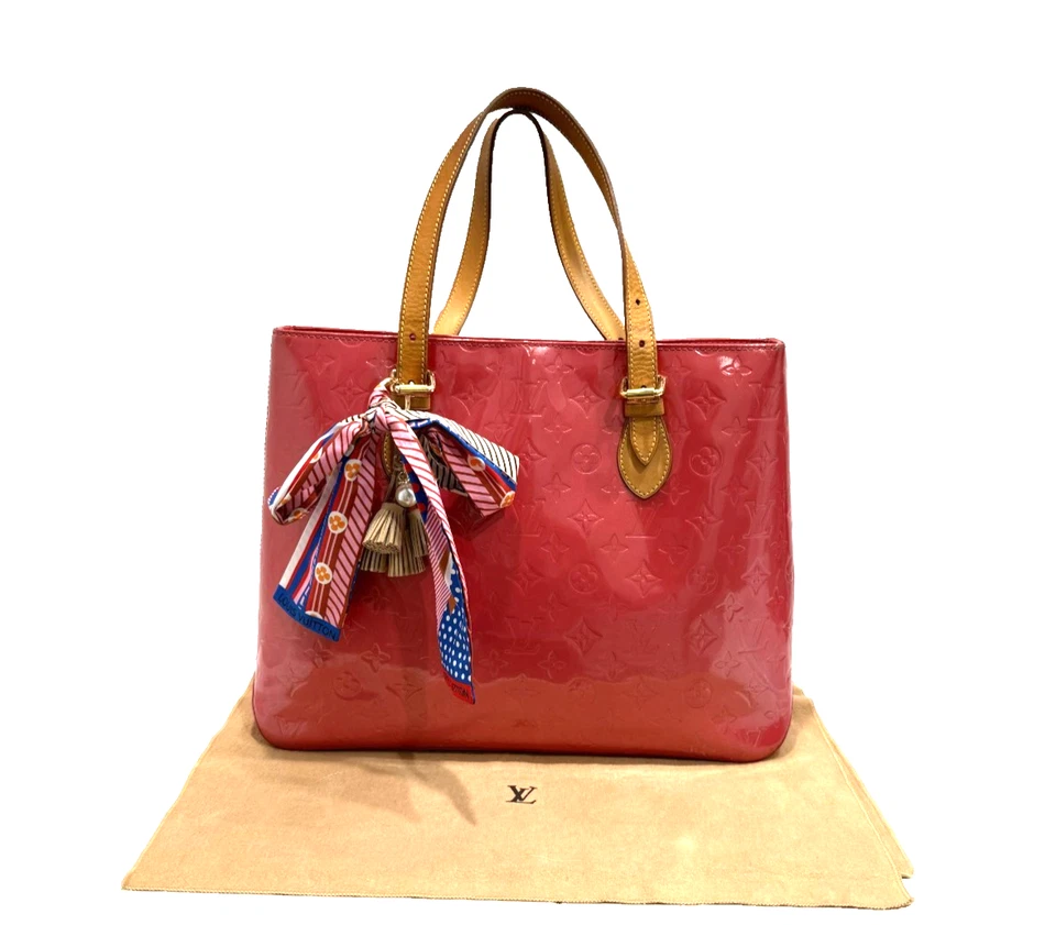 Auténtico Bolso Louis Vuitton Monograma Vernis Brentwood en Framboise - Usado en Excelente Condición Foto 1 de 4