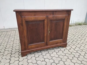 Credenza rustica con porte in battuta - Foto 1 di 9